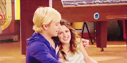 austin-ally-shoulder-lean